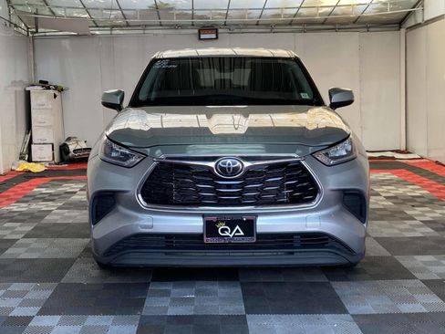 Used 2020 Toyota Highlander L AWD/4WD image 2