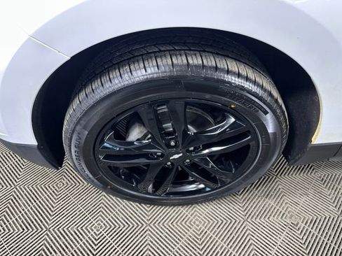 Used 2020 Chevrolet Equinox LT w/ Sport Edition image 15