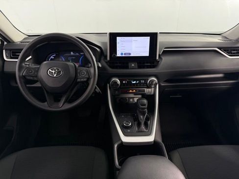 Used 2024 Toyota RAV4 LE image 29
