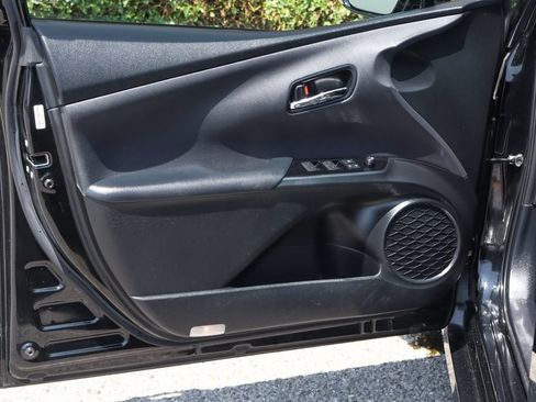 Used 2020 Toyota Prius LE FWD image 18