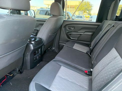 Used 2023 Nissan Titan SV w/ SV Convenience Package RWD image 8