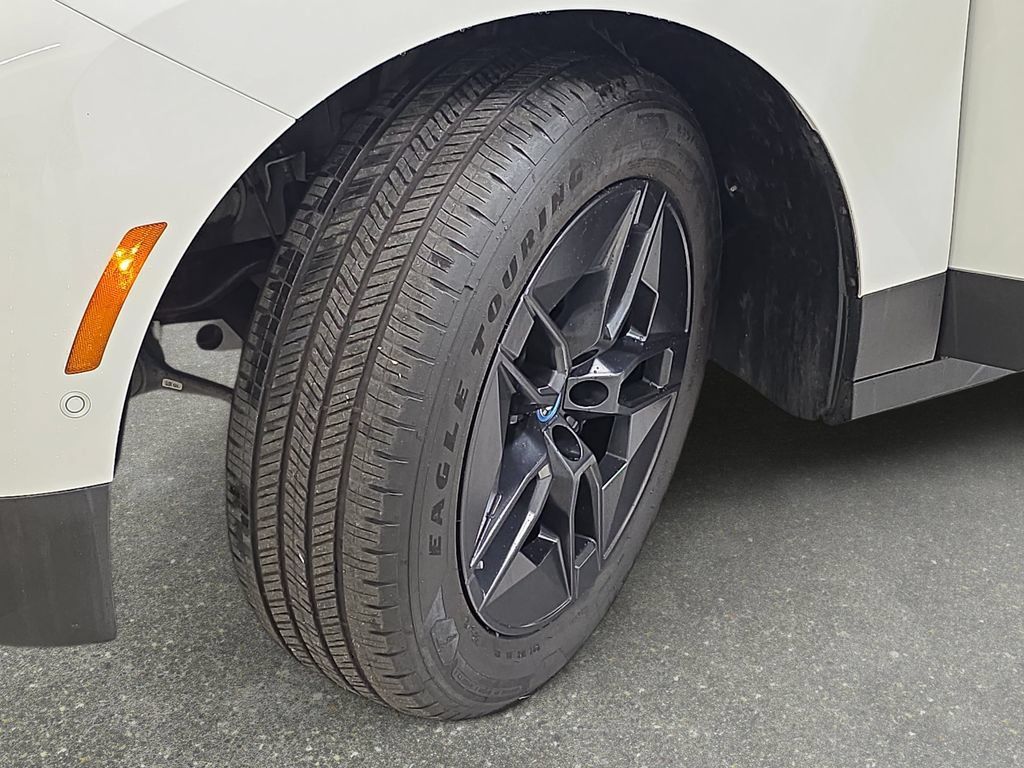 Used 2024 BMW iX xDrive50 AWD/4WD image 32