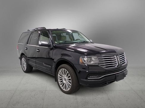 Used 2017 Lincoln Navigator Reserve image 3