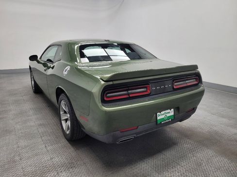 Used 2019 Dodge Challenger SXT image 5