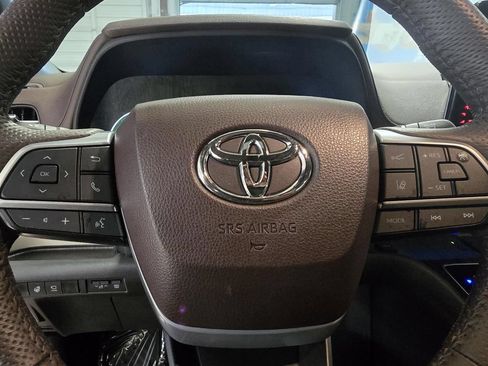 Used 2024 Toyota Sienna Platinum FWD image 29