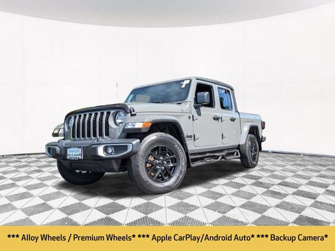 Used 2023 Jeep Gladiator Sport AWD/4WD image 2