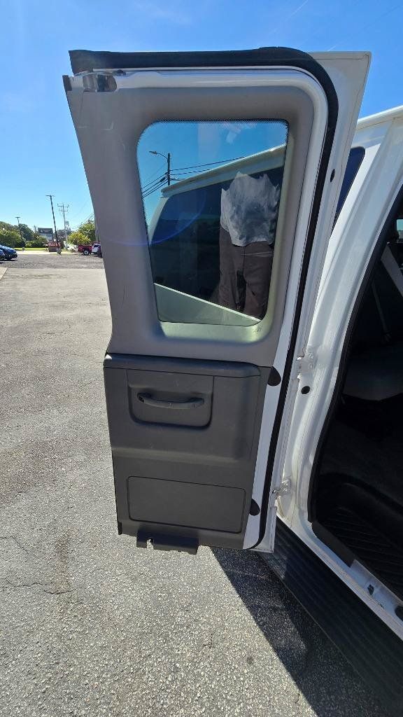 Used 2014 Ford E-150 and Econoline 150 Wagon RWD image 13