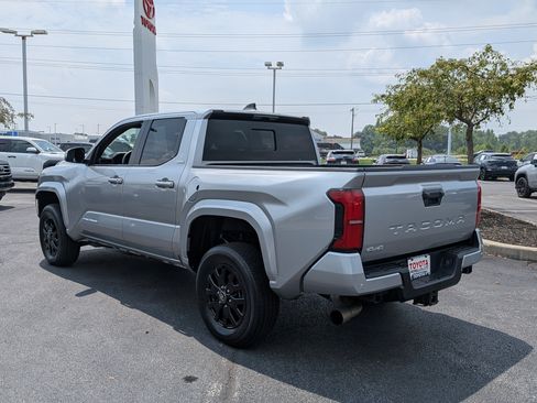 Certified 2024 Toyota Tacoma SR5 AWD/4WD image 6