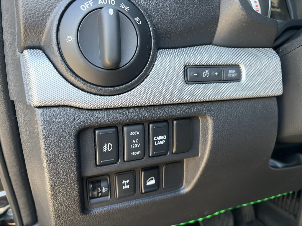 Used 2017 Nissan Titan PRO-4X w/ Pro-4x Convenience Package AWD/4WD image 18