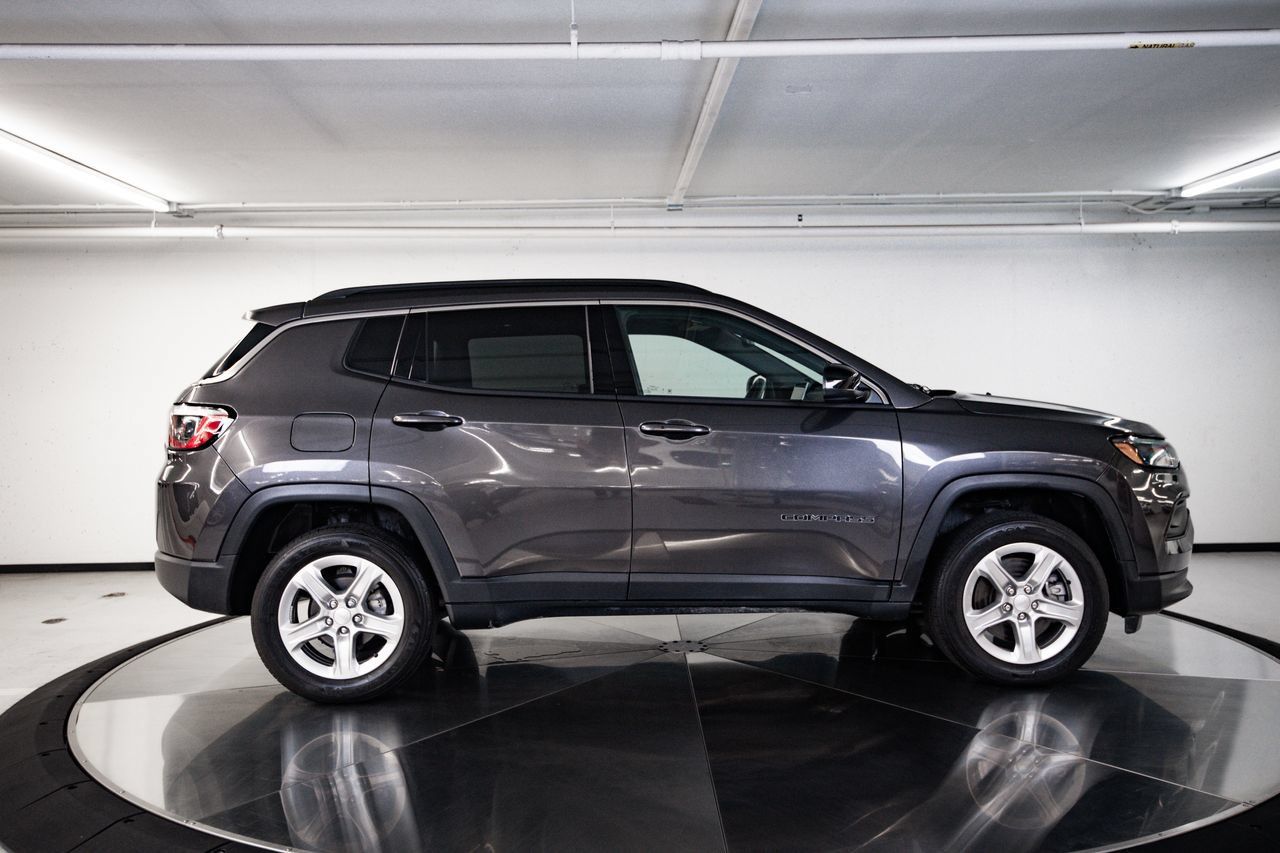 Used 2023 Jeep Compass Latitude w/ Sun and Sound Group AWD/4WD image 8