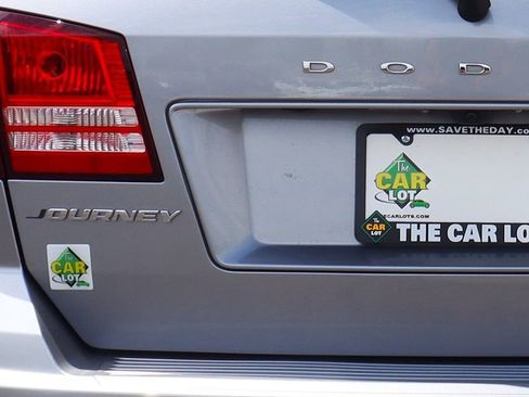 Used 2020 Dodge Journey SE image 19