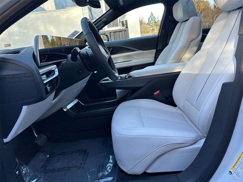 New 2026 Cadillac Lyriq Sport image 19