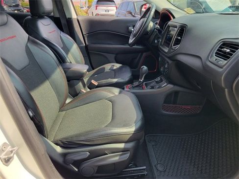 Used 2020 Jeep Compass Trailhawk image 15