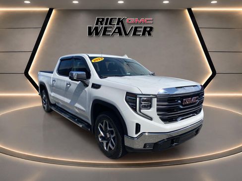 Used 2023 GMC Sierra 1500 SLT w/ SLT Premium Package AWD/4WD image 9