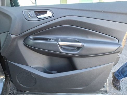 Used 2017 Ford Escape SE w/ SE Sport Appearance Package image 28