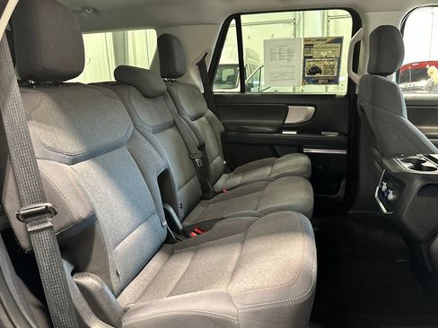 Used 2025 Ford Expedition Active AWD/4WD image 32