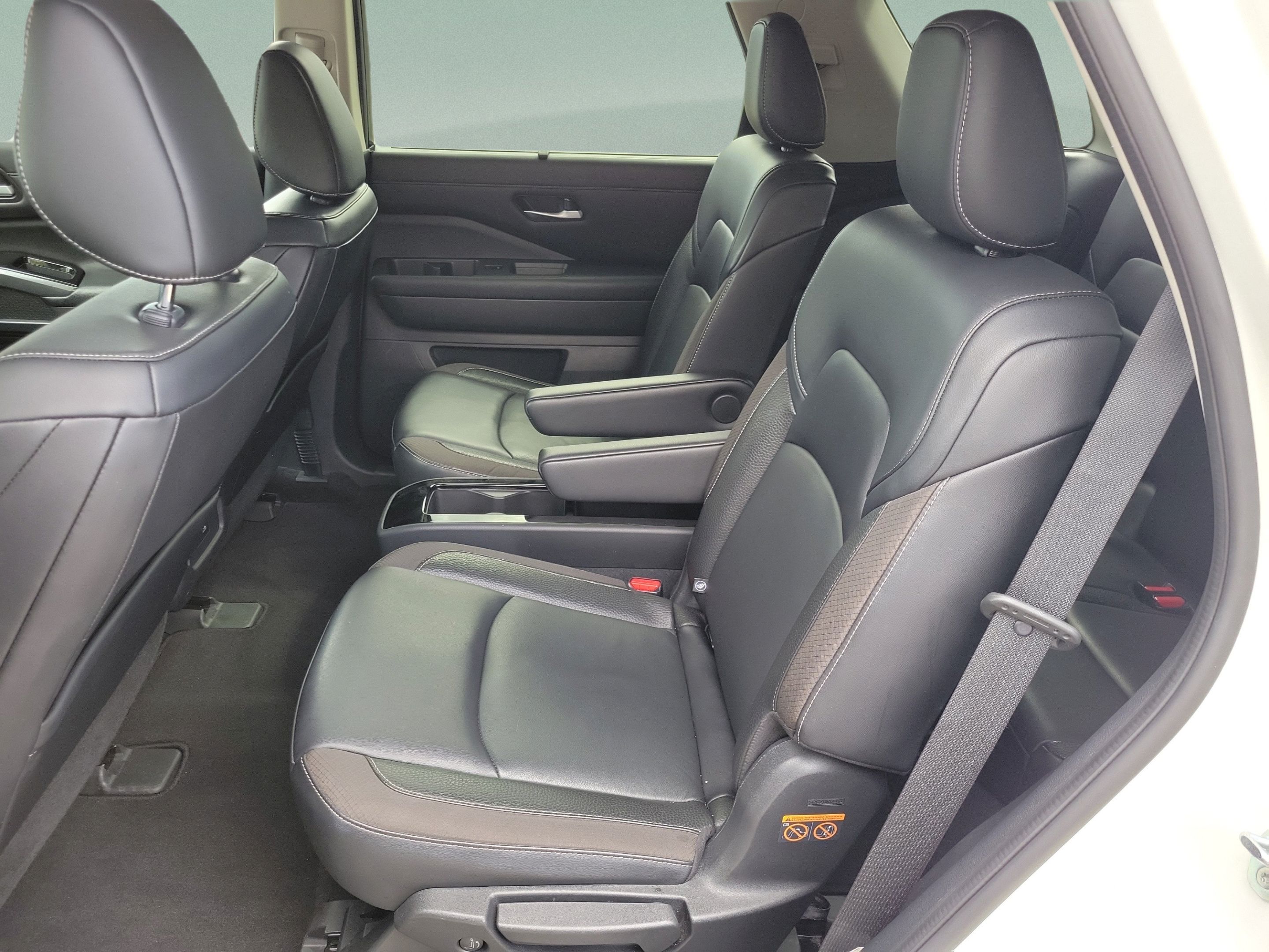 Used 2022 Nissan Pathfinder SL w/ SL Premium Package AWD/4WD image 8