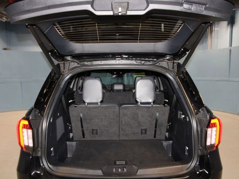 Used 2025 Ford Explorer ST-Line w/ ST-Line Street Pack image 36