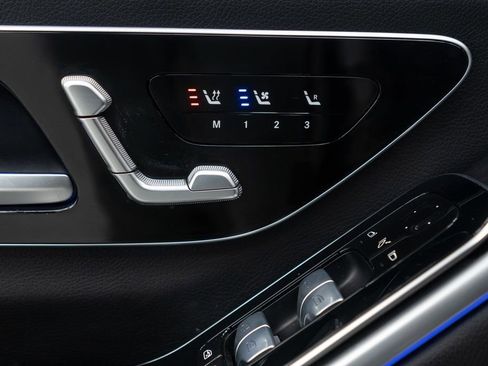 Used 2022 Mercedes-Benz S 500 4MATIC w/ AMG Line Package image 18