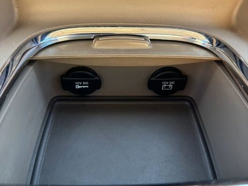 Used 2015 Chrysler Town & Country Touring-L w/ Driver Convenience Group image 58