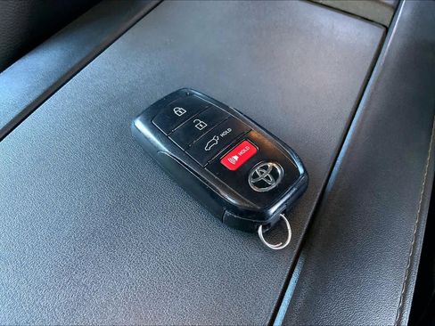 Used 2024 Toyota Highlander XLE image 15