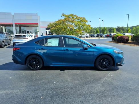 New 2026 Toyota Camry SE FWD image 2