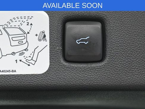 Used 2020 Ford Escape SEL image 32