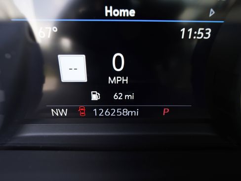 Used 2021 Chevrolet Suburban Premier w/ Premium Package image 27