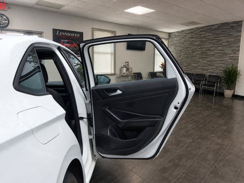 Used 2025 Volkswagen Jetta Sport FWD image 17