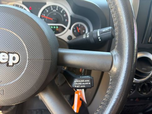 Used 2009 Jeep Wrangler Unlimited Rubicon w/ Dual Top Group AWD/4WD image 21