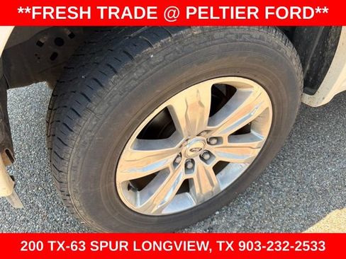Used 2017 Ford F150 Platinum w/ Equipment Group 701A Luxury AWD/4WD image 4