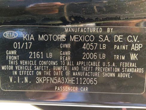 Used 2017 Kia Forte SX image 33