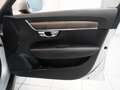 Used 2018 Volvo V90 T5 Cross Country w/ Convenience Package image 32