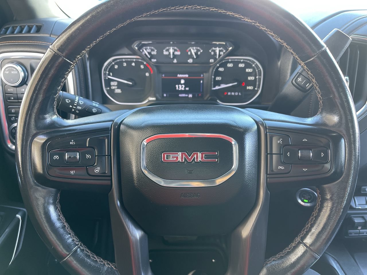 Used 2021 GMC Sierra 1500 AT4 w/ AT4 Preferred Package AWD/4WD image 11