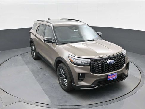 New 2026 Ford Explorer ST-Line w/ ST-Line Street Pack image 9