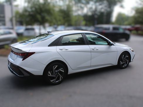 Used 2025 Hyundai Elantra Sport FWD image 12
