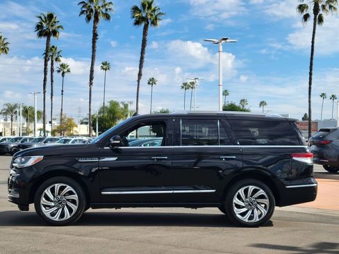 Used 2024 Lincoln Navigator Reserve image 39