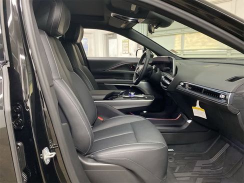 Certified 2024 Cadillac Lyriq Luxury image 19
