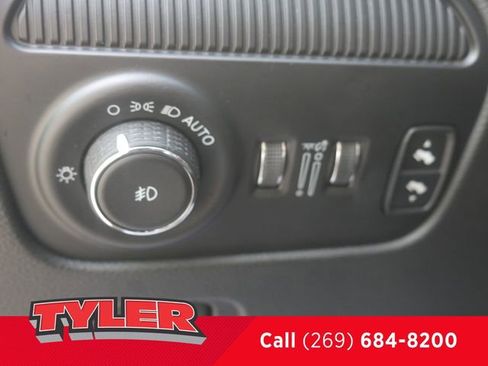 Used 2024 Jeep Wagoneer L Series II w/ Flexible Seating Group AWD/4WD image 22