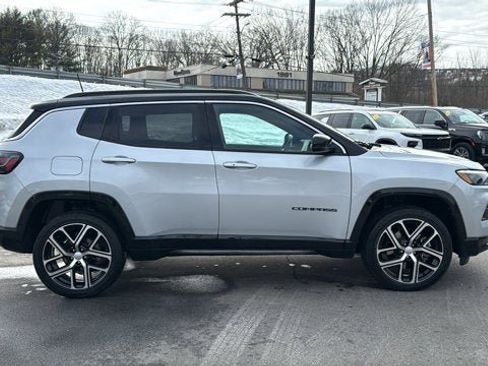 Used 2024 Jeep Compass Limited w/ Elite Group AWD/4WD image 5
