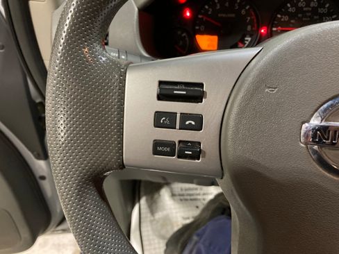 Used 2015 Nissan Frontier SV image 25