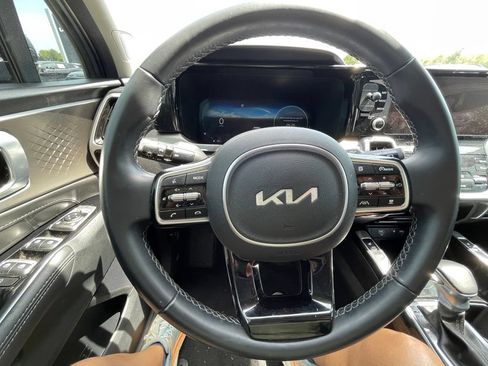 Used 2023 Kia Sorento SX AWD/4WD image 13