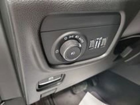New 2026 Jeep Grand Cherokee Limited AWD/4WD image 14