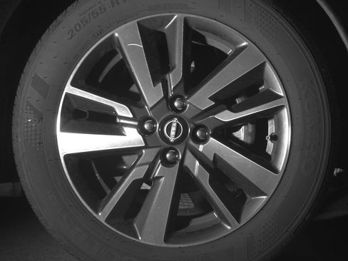 Used 2025 Nissan Versa SV FWD image 12