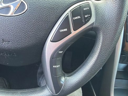 Used 2017 Hyundai Elantra GT FWD image 11