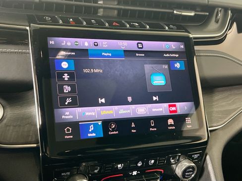 Used 2022 Jeep Grand Cherokee Overland w/ Adv Protech Group III image 15