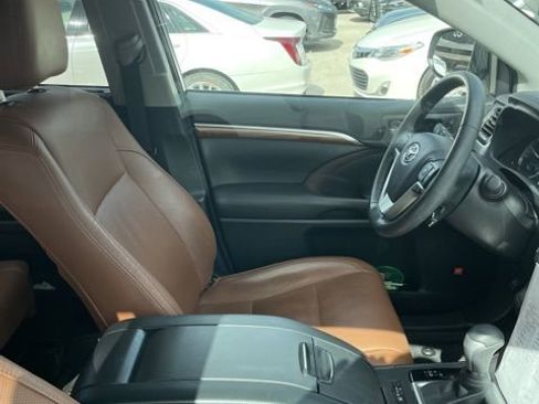 Used 2018 Toyota Highlander Limited Platinum image 8