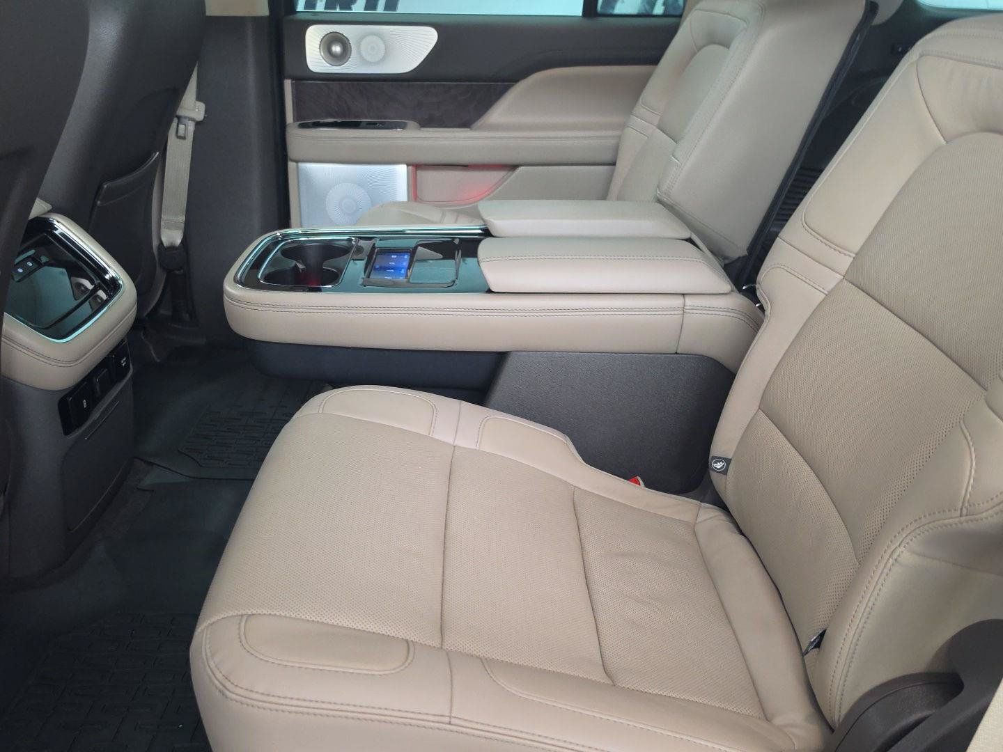 Certified 2023 Lincoln Navigator Reserve AWD/4WD image 7