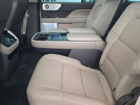 Used 2023 Lincoln Navigator Reserve AWD/4WD image 7