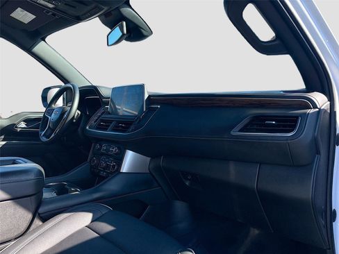 Used 2023 Chevrolet Suburban Premier image 34